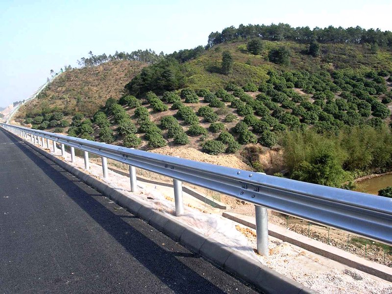 热熔标线施工:道路安全与效率的桥梁
